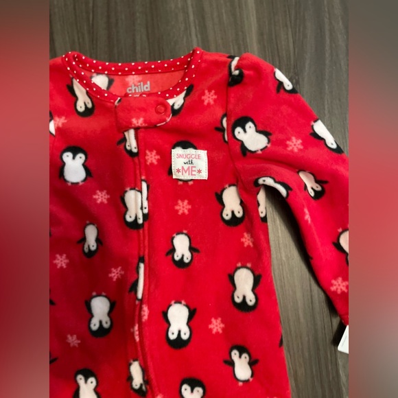 Carter's Red and White Footies One Piece with Penguin Pattern size 6/9 M - NWT - Picture 4 of 6